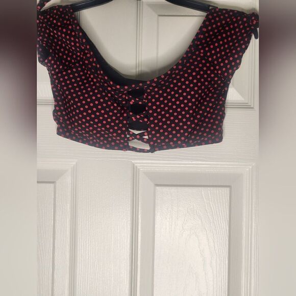 Kensie S Black Red Polka Dots Shrtslv Nylon Crop Women's Top - Picture 1 of 8